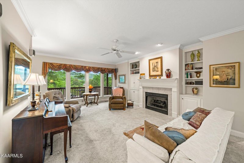 53 Riverview Dr, Oak Ridge, TN 37830