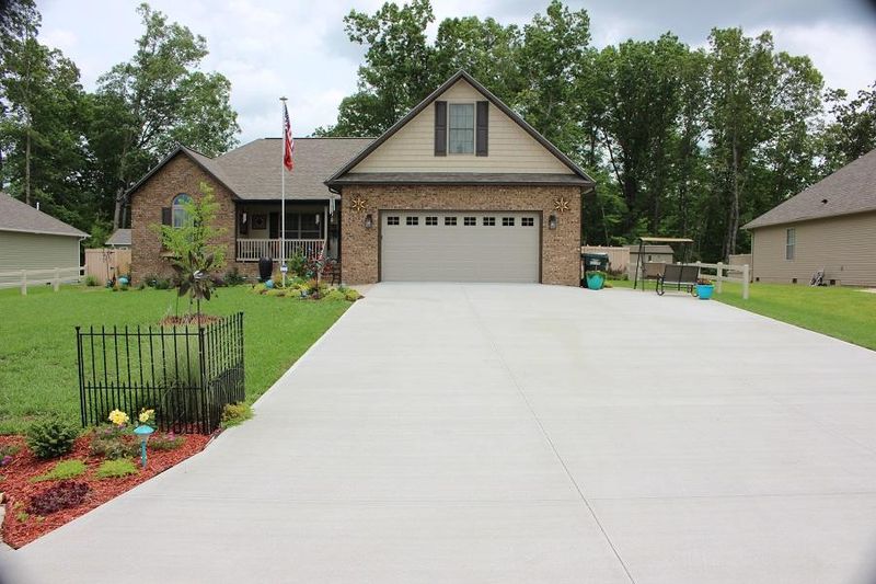 53 Satsuma Dr, Crossville, TN 38555