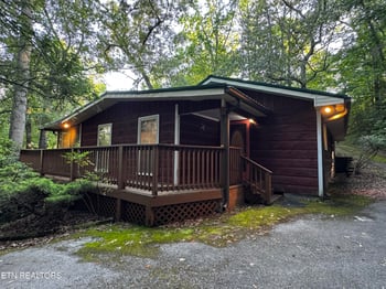 530 Parton Dr, Gatlinburg, TN 37738