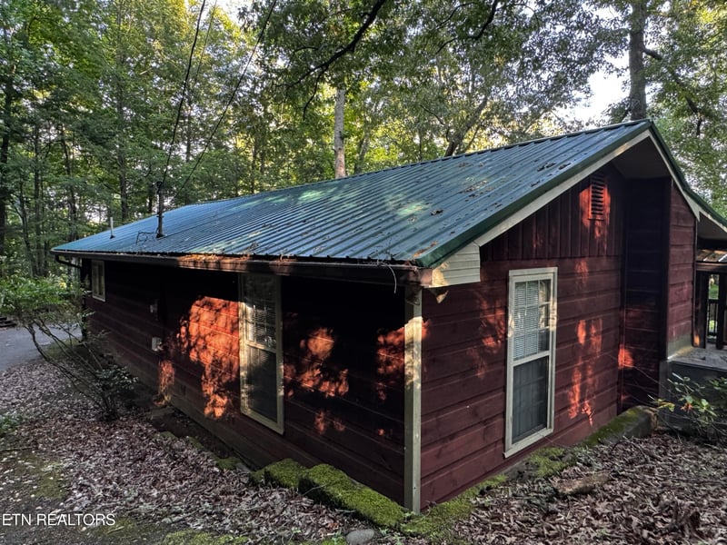 530 Parton Dr, Gatlinburg, TN 37738