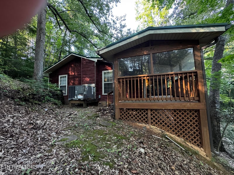 530 Parton Dr, Gatlinburg, TN 37738