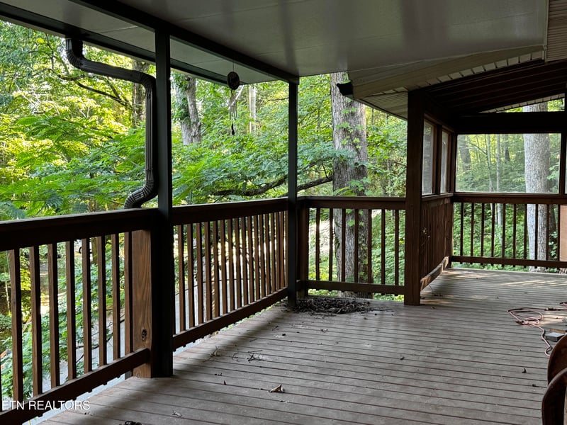 530 Parton Dr, Gatlinburg, TN 37738