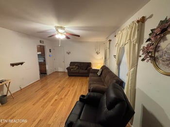 530 Pine Creek Rd, Oneida, TN 37841