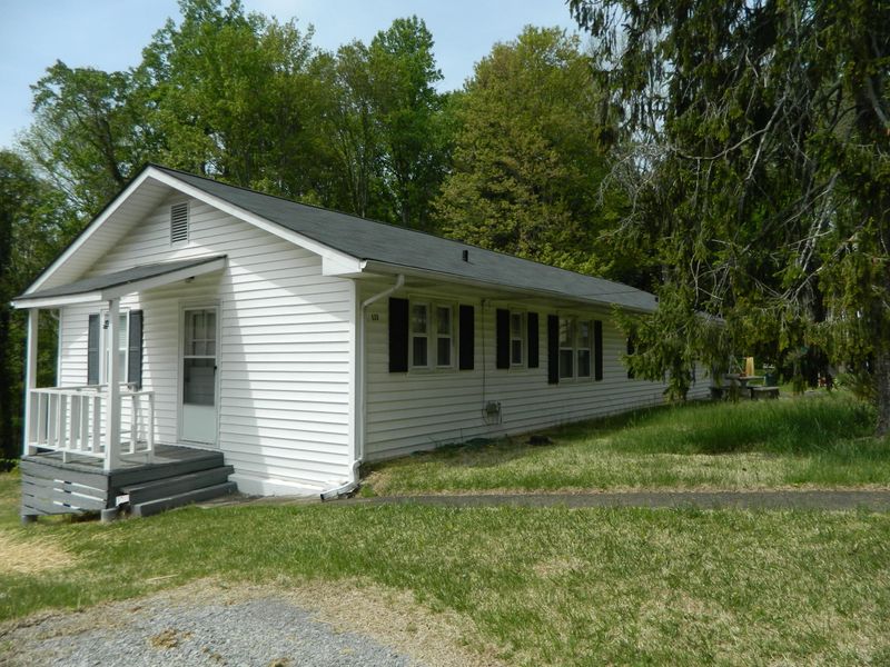 530 W Outer Dr, Oak Ridge, TN 37830