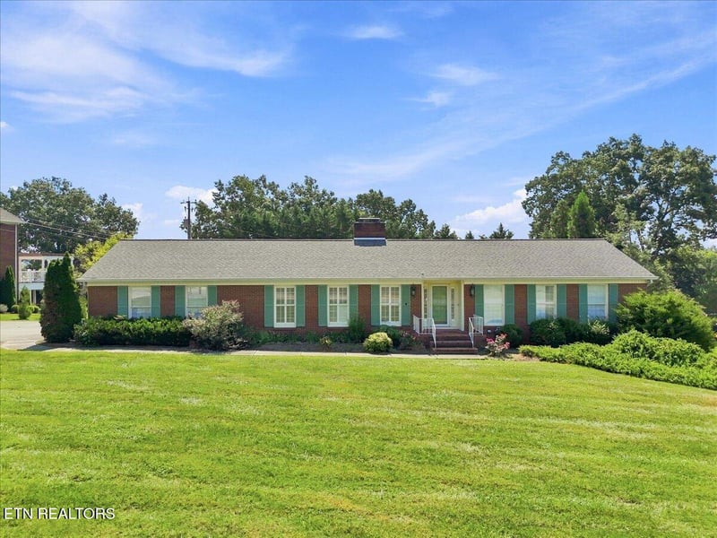 5304 Angeles Dr, Knoxville, TN 37918