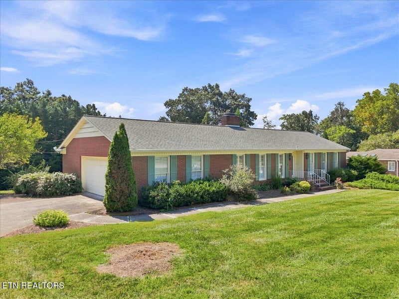 5304 Angeles Dr, Knoxville, TN 37918