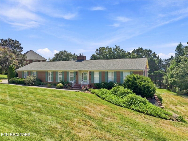 5304 Angeles Dr, Knoxville, TN 37918