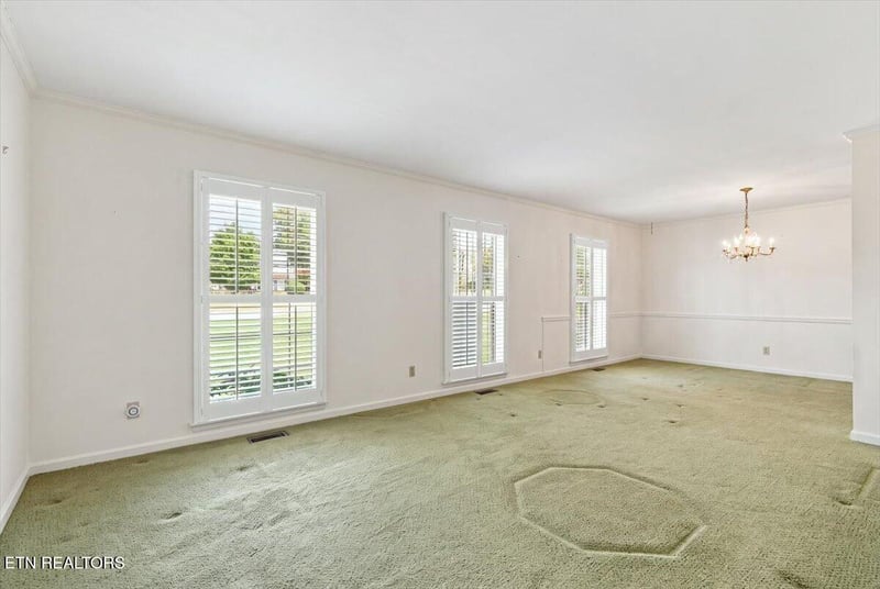 5304 Angeles Dr, Knoxville, TN 37918
