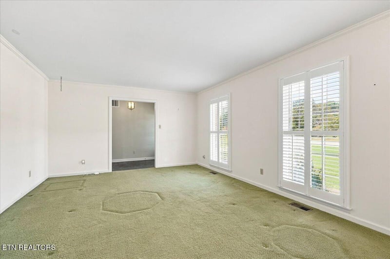 5304 Angeles Dr, Knoxville, TN 37918