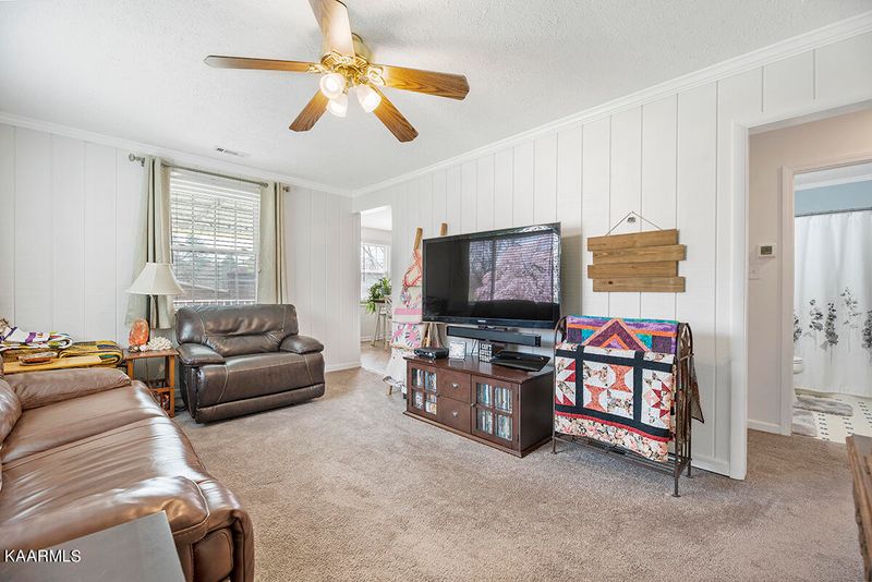 5305 Shannondale Rd, Knoxville, TN 37918