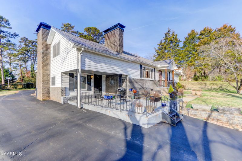 5305 Villa Rd, Knoxville, TN 37918