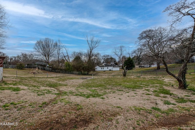 5307 Greencrest Rd, Knoxville, TN 37918
