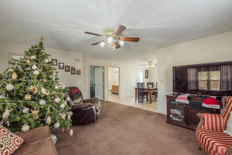 5309 Roberts Rd, Corryton, TN 37721