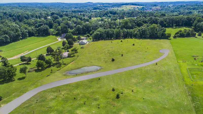 531 Dixon Rd, Lenoir City, TN 37772