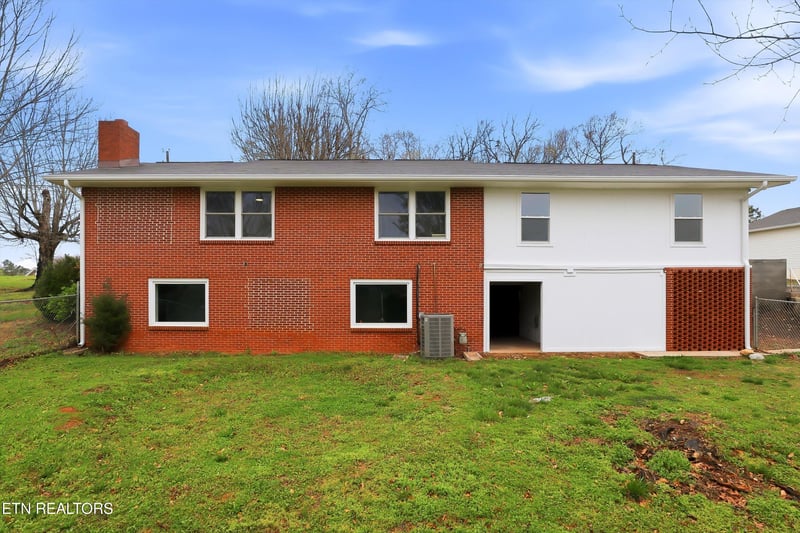 531 Robinson Dr, Loudon, TN 37774