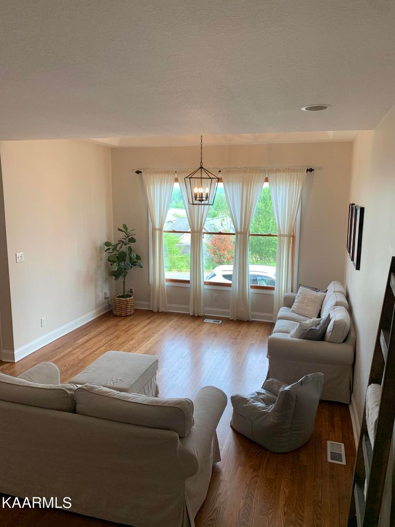 531 W 2nd Ave, Lenoir City, TN 37771