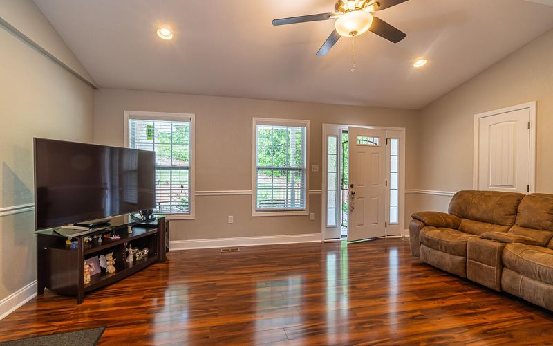 5310 Comanche Dr, Knoxville, TN 37914