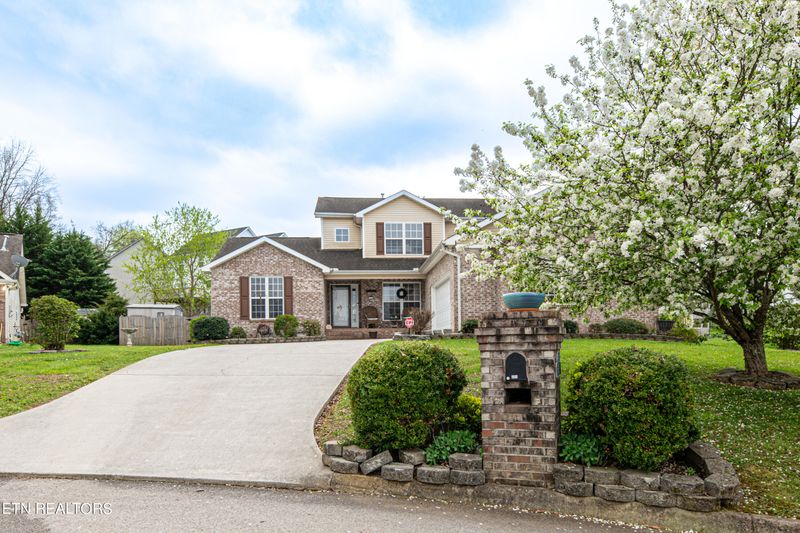 5311 Azinger Ln, Corryton, TN 37721
