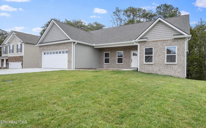 5312 Golden Eagle Ln, Corryton, TN 37721