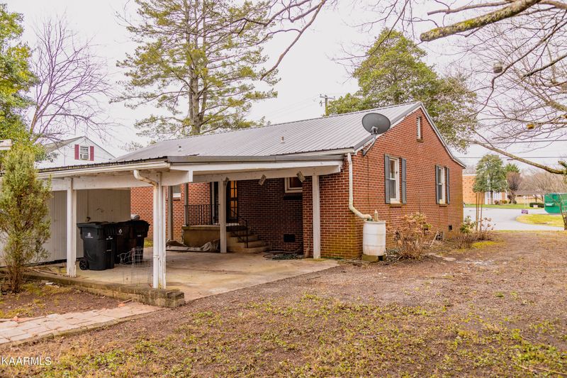 5312 Montrose Rd, Knoxville, TN 37918