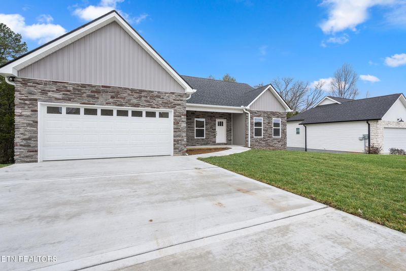 5316 Golden Eagle Ln, Corryton, TN 37721