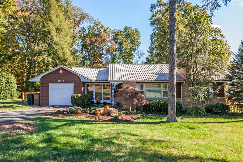 5316 Pinecrest Rd, Knoxville, TN 37912