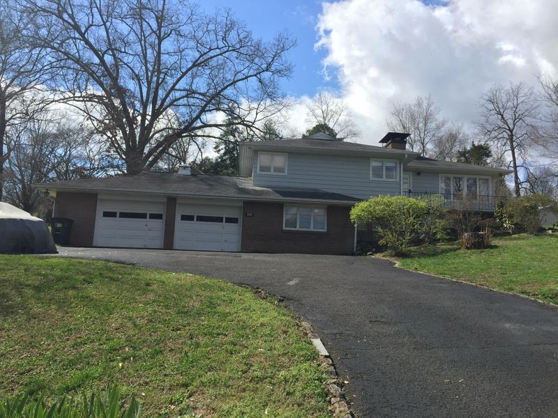 5316 Pinnacle Dr, Knoxville, TN 37914