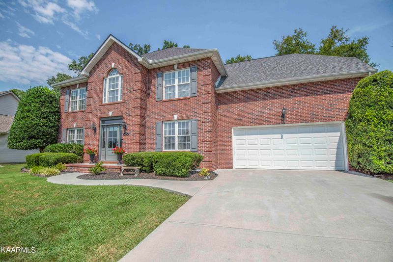 5317 Pinewalk Ln, Powell, TN 37849