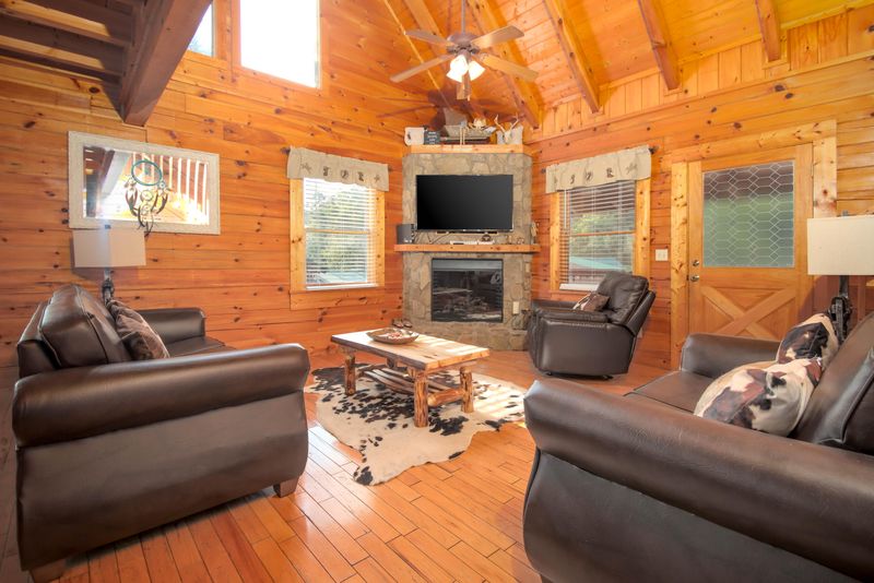 532 Blackberry Ridge Way, Pigeon Forge, TN 37863