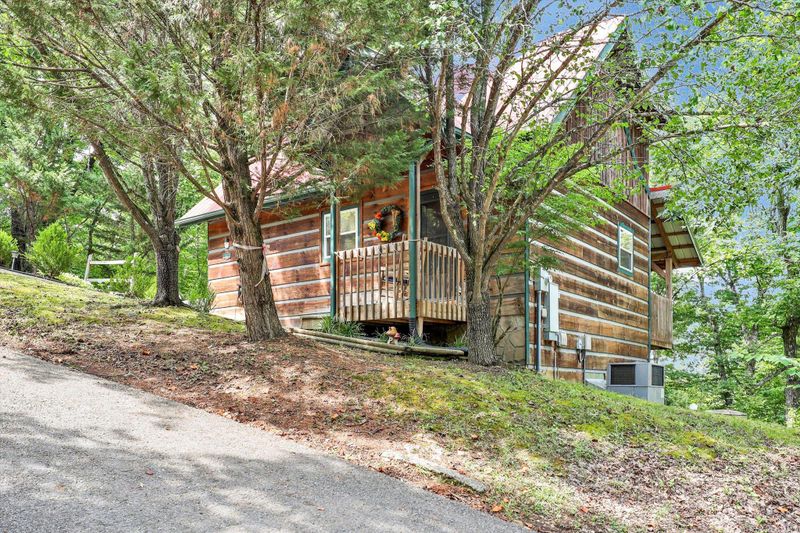 532 Hideaway Ridge Cir, Sevierville, TN 37862