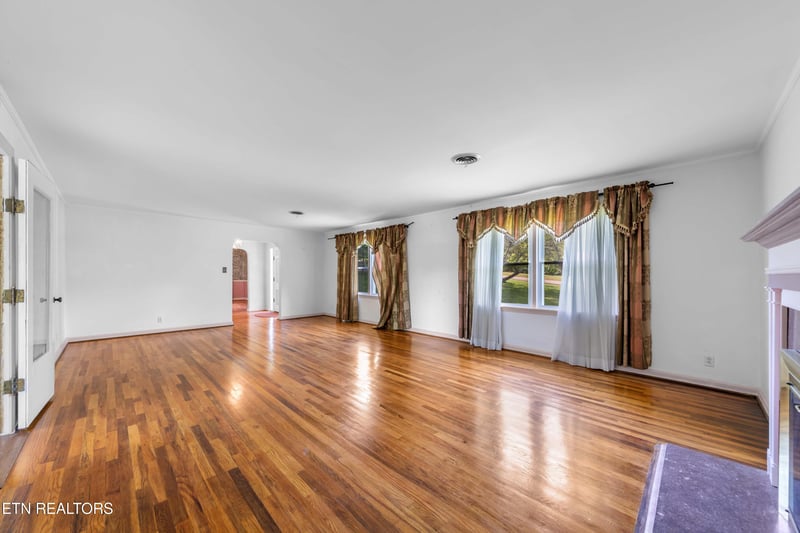5320 E Sunset Rd, Knoxville, TN 37914