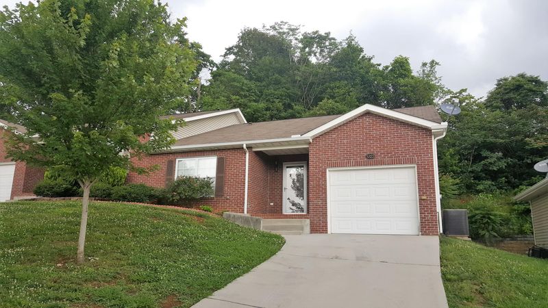 5323 Blue Star Dr, Knoxville, TN 37914
