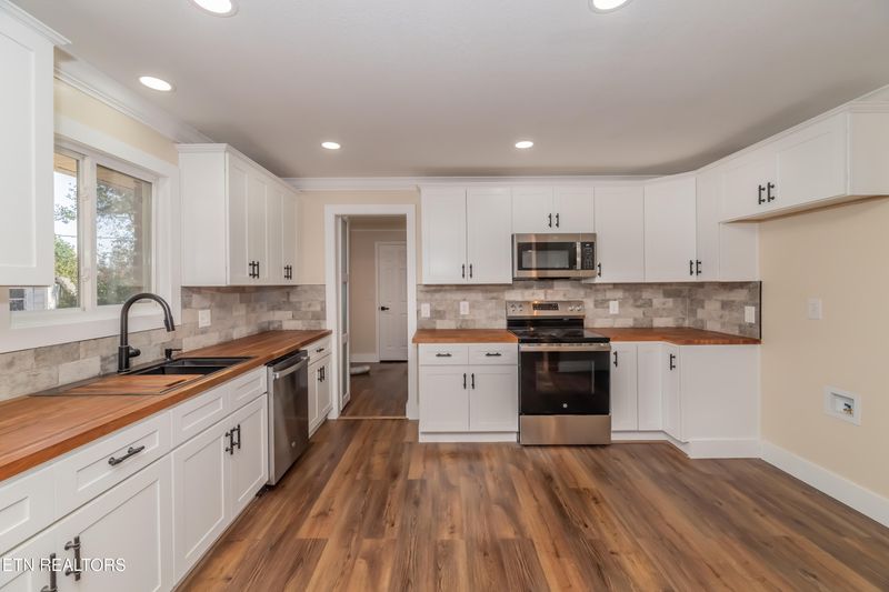 533 Bluff Point Rd, Harriman, TN 37748