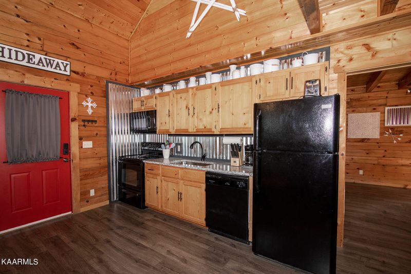 533 Hideaway Ridge Cir, Sevierville, TN 37862