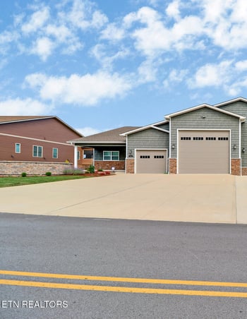 533 Holly Tree Dr, Crossville, TN 38555