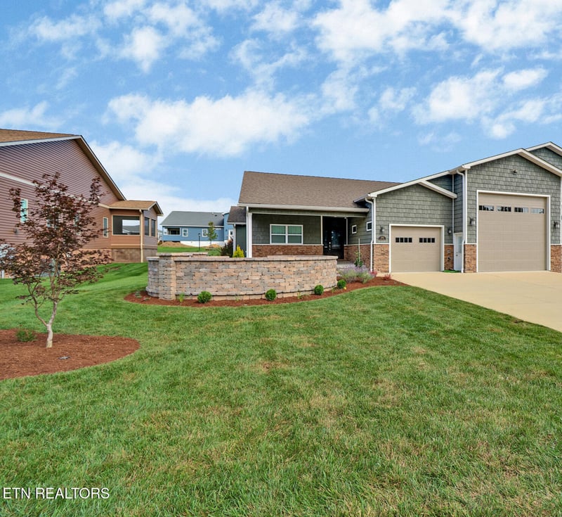 533 Holly Tree Dr, Crossville, TN 38555