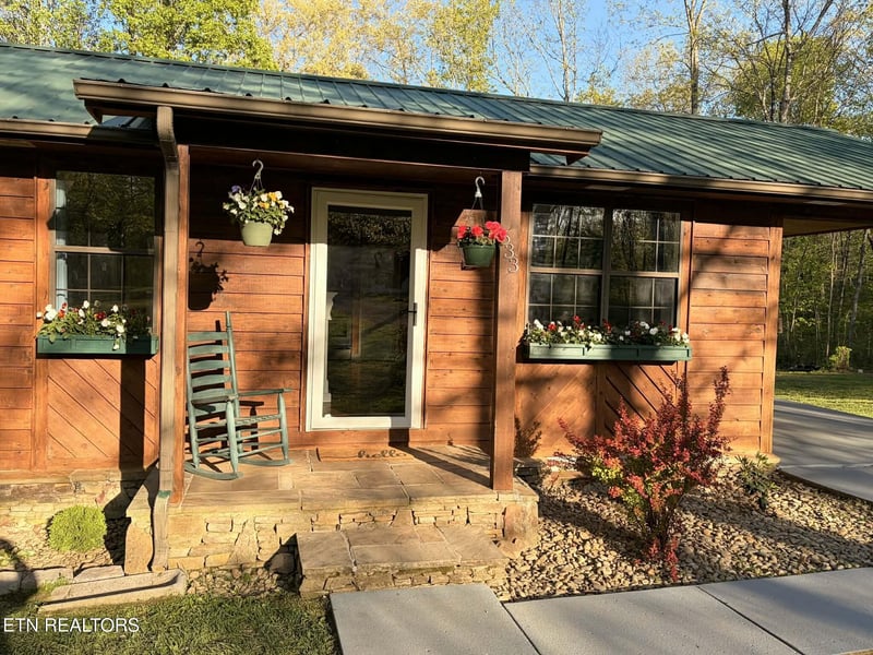 533 Robbins Rd, Crossville, TN 38572