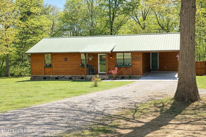 533 Robbins Rd, Crossville, TN 38572