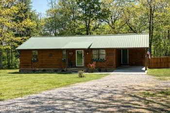 533 Robbins Rd, Crossville, TN 38572