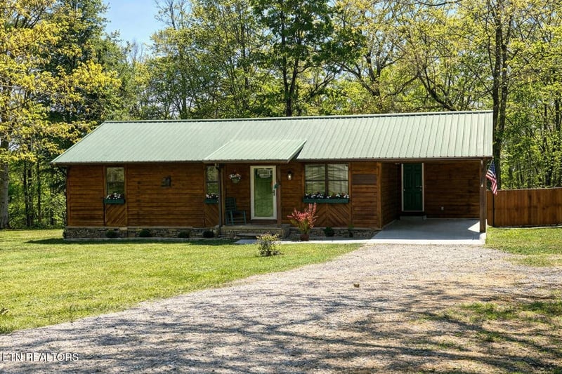 533 Robbins Rd, Crossville, TN 38572