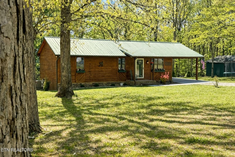 533 Robbins Rd, Crossville, TN 38572