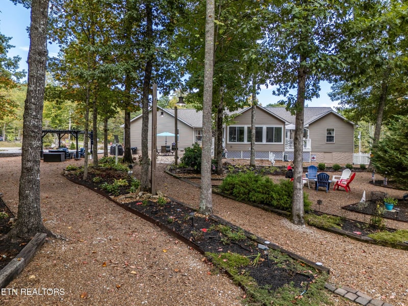 533 T Road Rd, Monterey, TN 38574