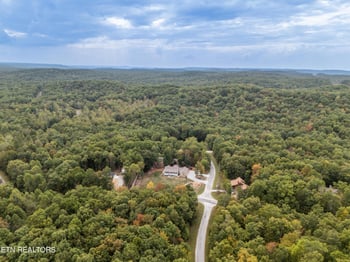 533 T Road Rd, Monterey, TN 38574