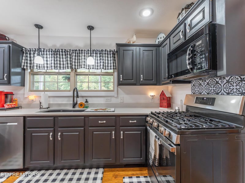 533 T Road Rd, Monterey, TN 38574