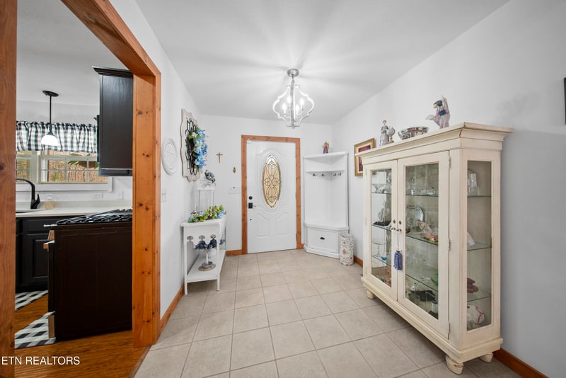 533 T Road Rd, Monterey, TN 38574