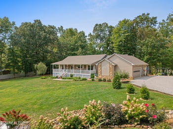 533 T Road Rd, Monterey, TN 38574