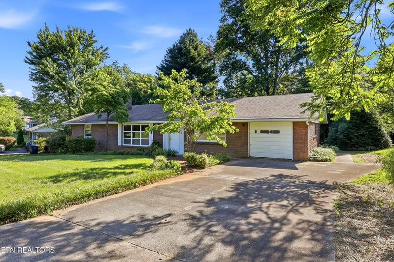 5330 NE Lavesta Rd, Knoxville, TN 37918