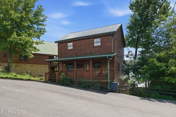534 Chickasaw Gap Way, Pigeon Forge, TN 37863