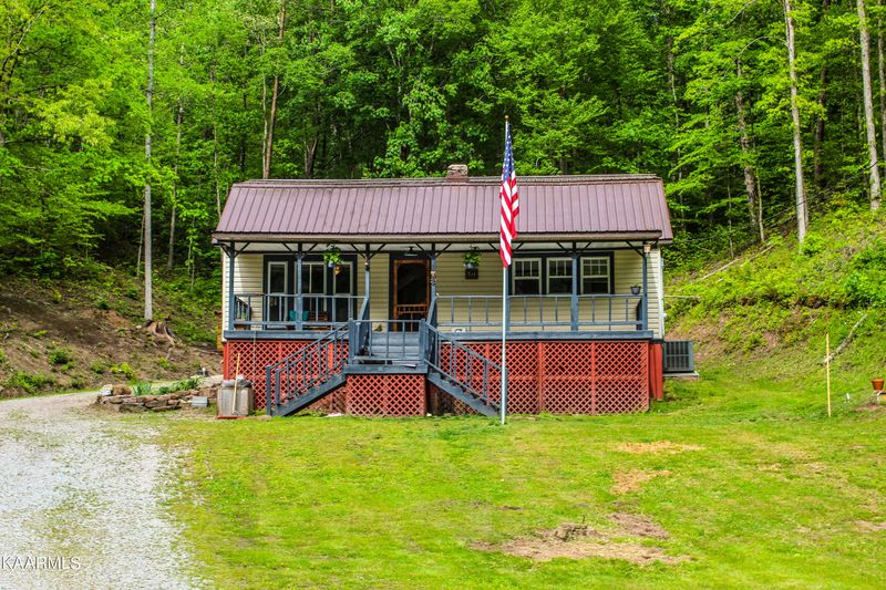 534 Three Point Rd, Vonore, TN 37885