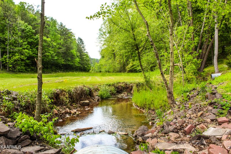 534 Three Point Rd, Vonore, TN 37885